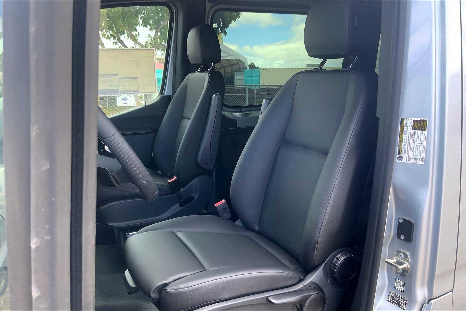 Used 2025 Mercedes-Benz Sprinter 2500 image 19