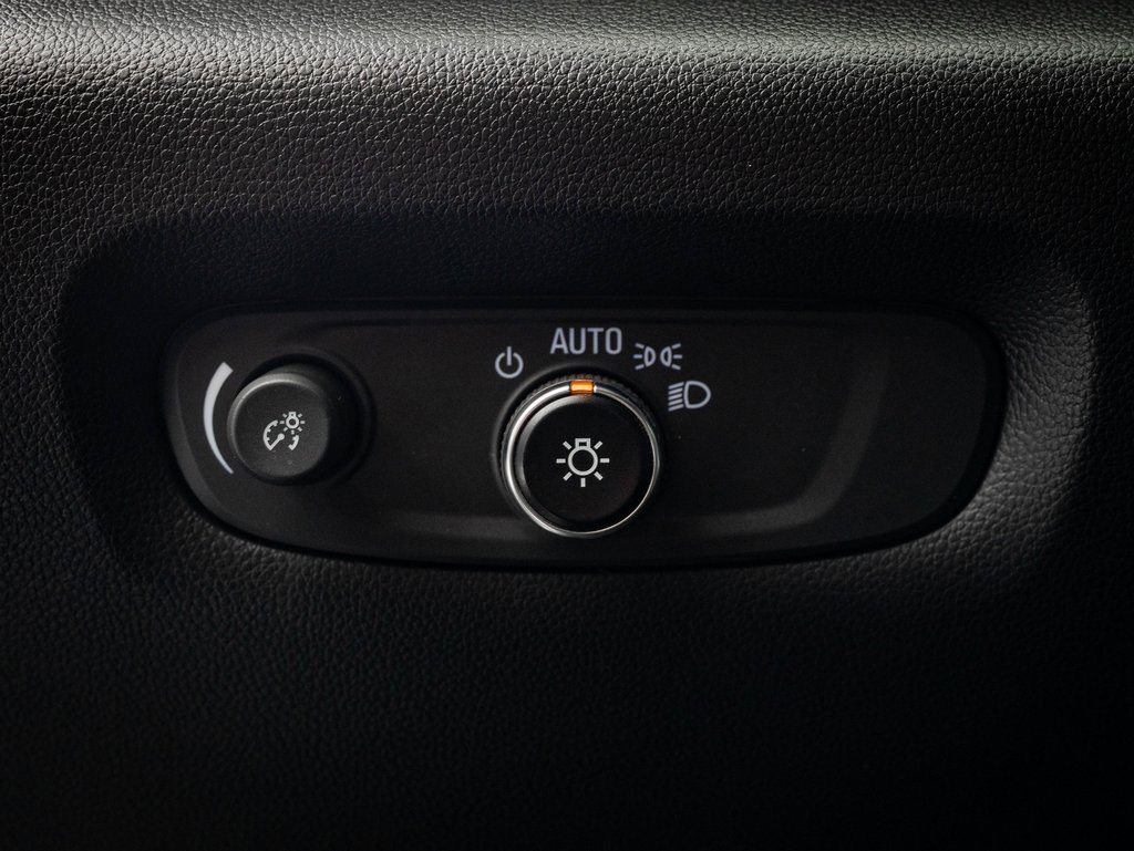 Used 2023 Chevrolet Traverse Premier image 43