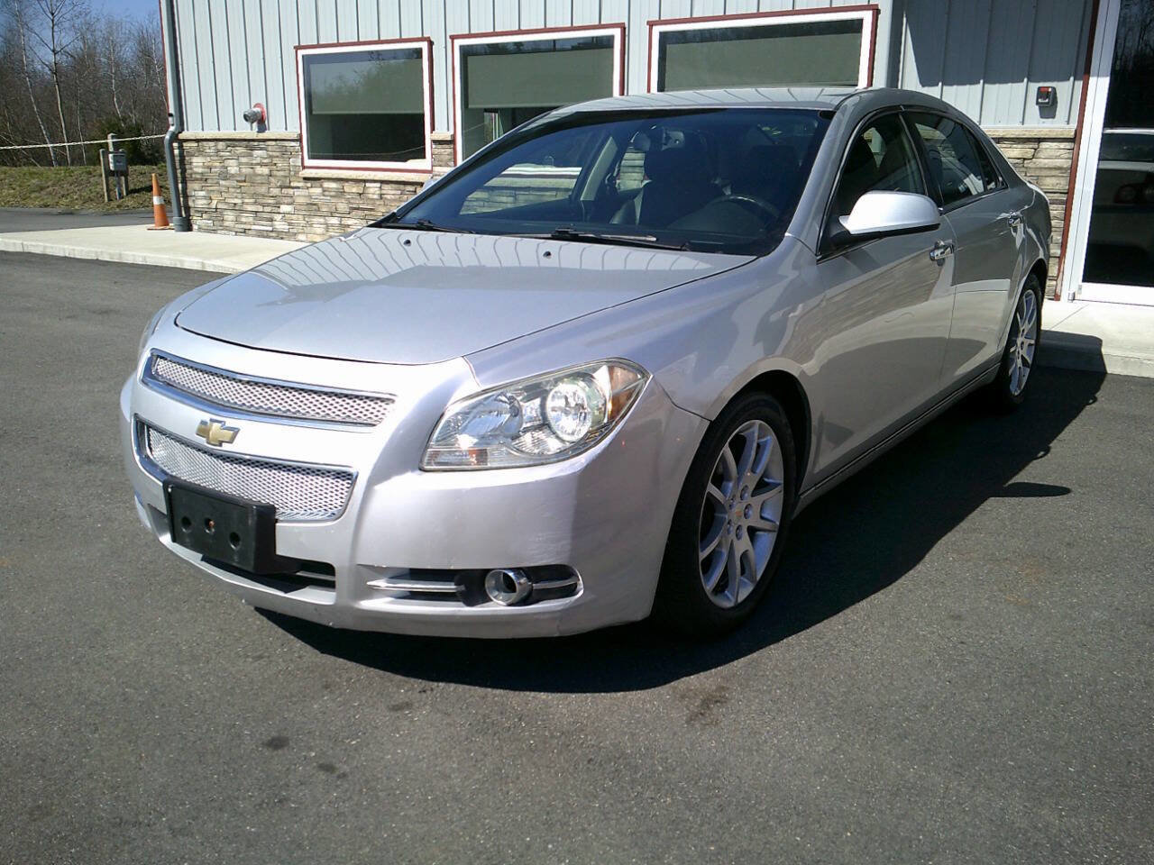 Used 2011 Chevrolet Malibu LTZ FWD image 3