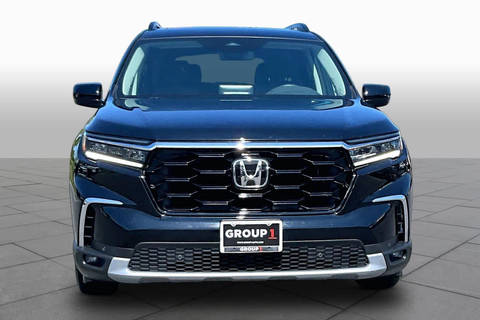 Used 2024 Honda Pilot Touring image 4