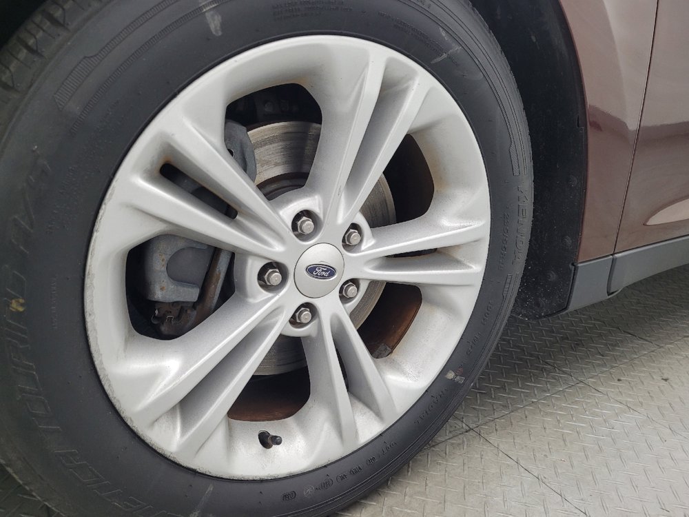 Used 2015 Ford Taurus SEL image 31