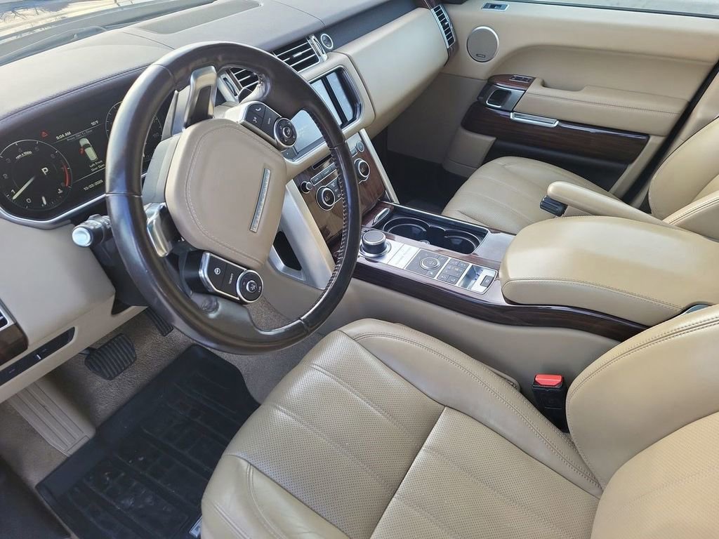 Used 2016 Land Rover Range Rover HSE image 16