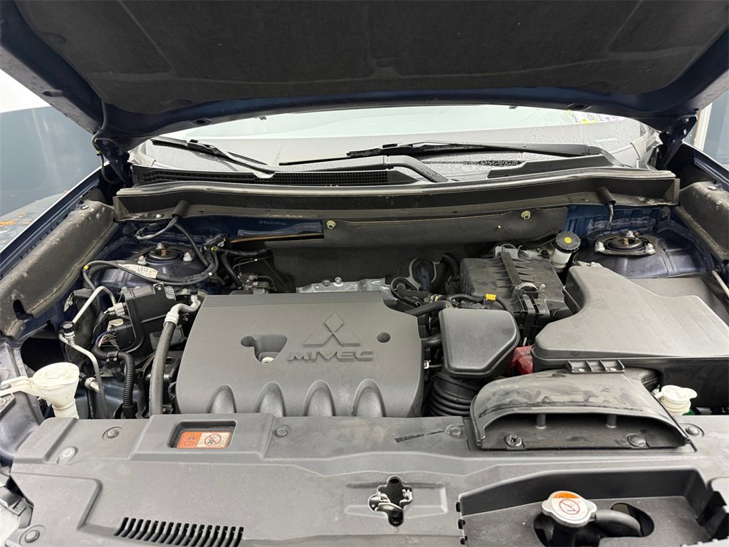 Used 2020 Mitsubishi Outlander ES image 25