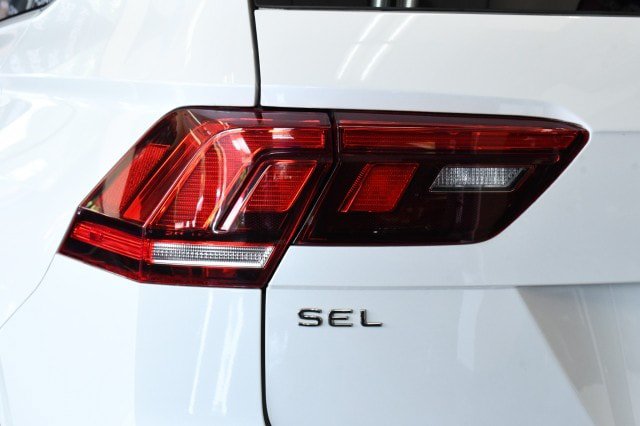 Used 2022 Volkswagen Tiguan SEL R-Line AWD/4WD image 15