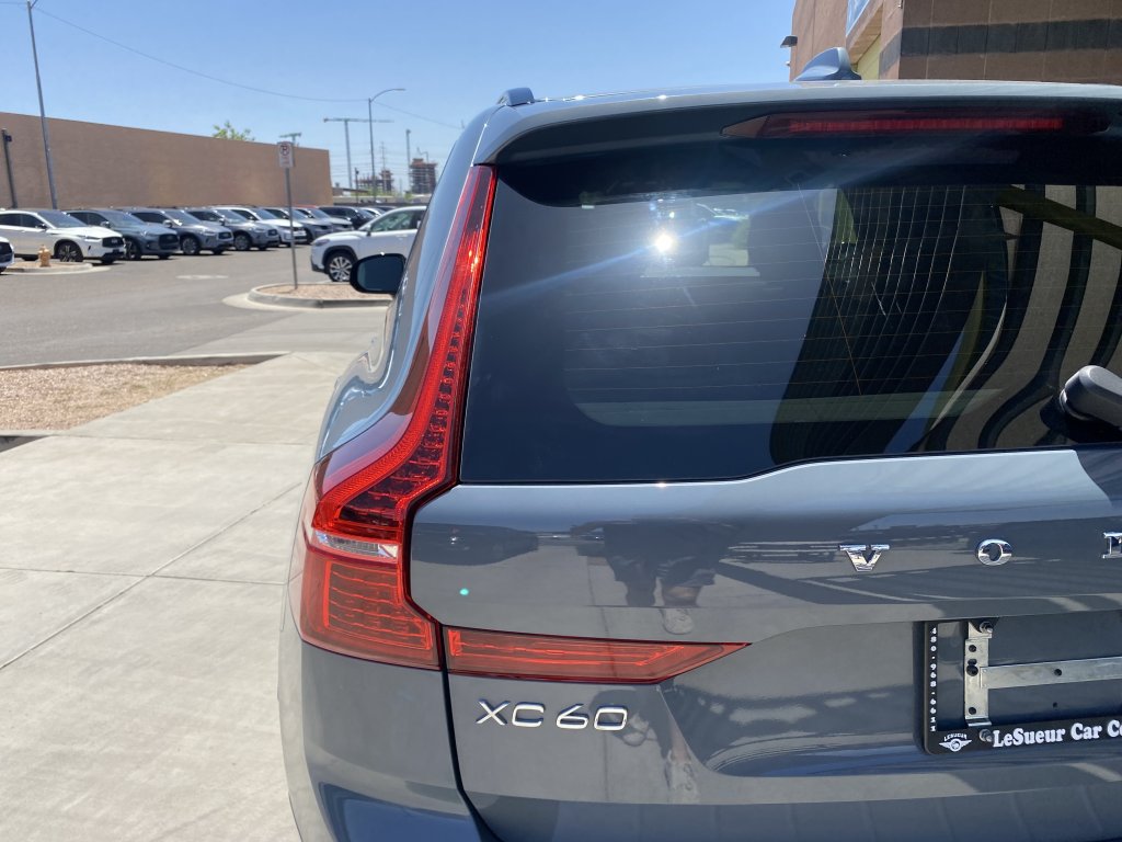 Used 2022 Volvo XC60 T8 R-Design w/ Advanced Package AWD/4WD image 11