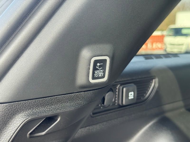 Used 2025 Jeep Grand Cherokee Altitude image 37