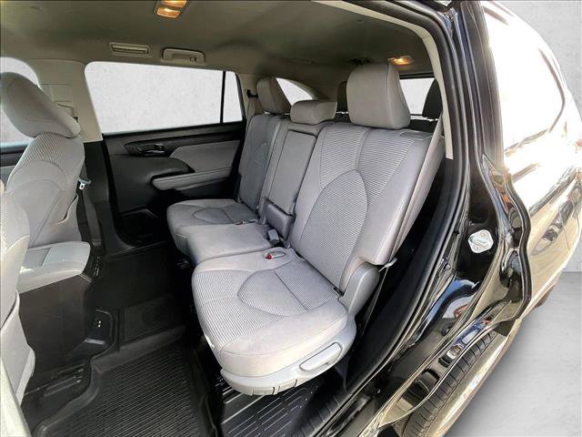 Used 2020 Toyota Highlander L FWD image 29