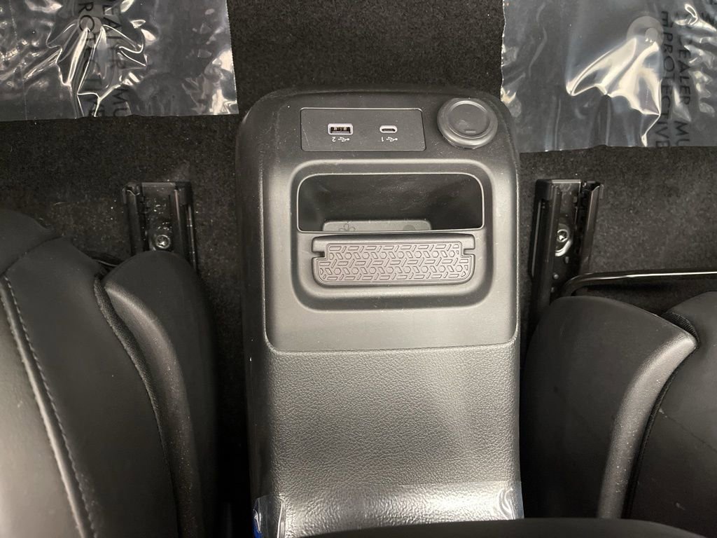 Used 2023 Nissan Ariya AWD image 13