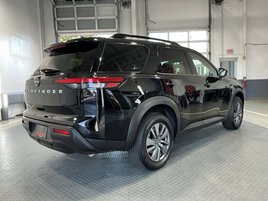 Used 2025 Nissan Pathfinder SV image 38