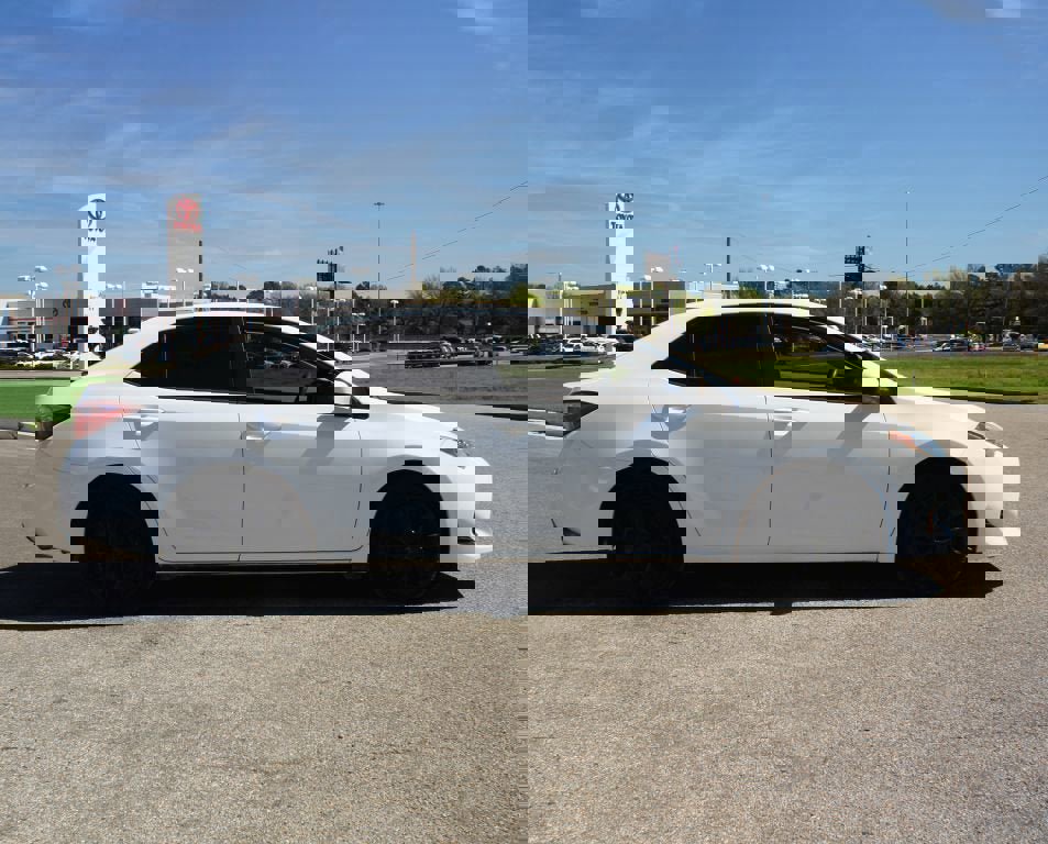 Used 2018 Toyota Corolla LE image 13