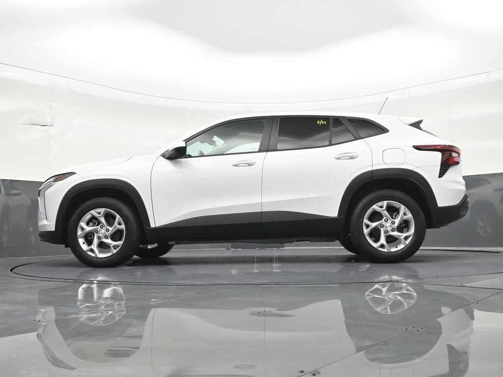 Used 2024 Chevrolet Trax LS w/ LS Convenience Package FWD image 24