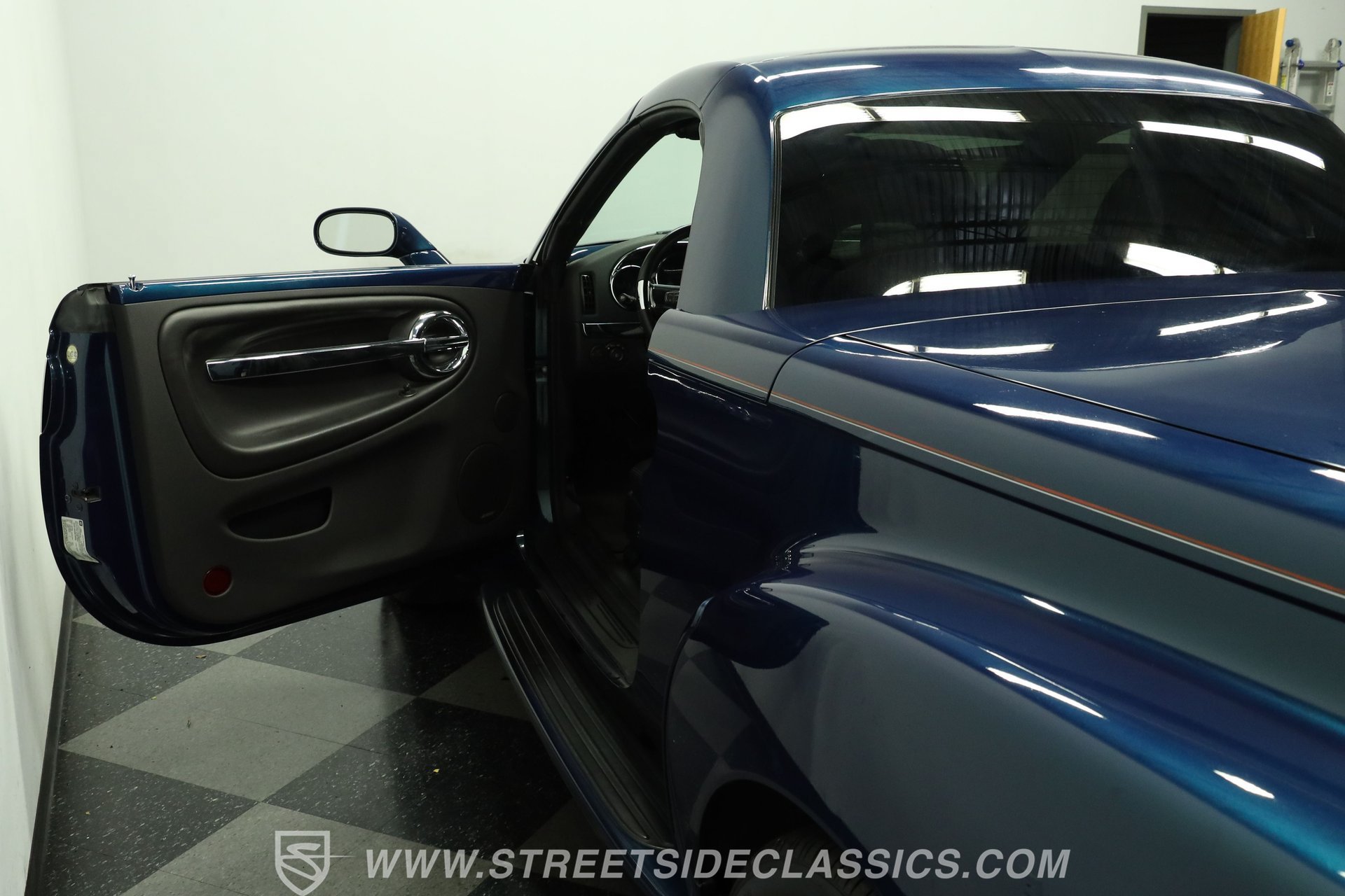 Used 2006 Chevrolet SSR w/ Preferred Equipment Group RWD image 33