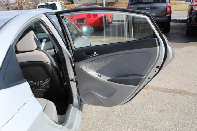 Used 2013 Hyundai Accent GLS w/ Premium Pkg image 16