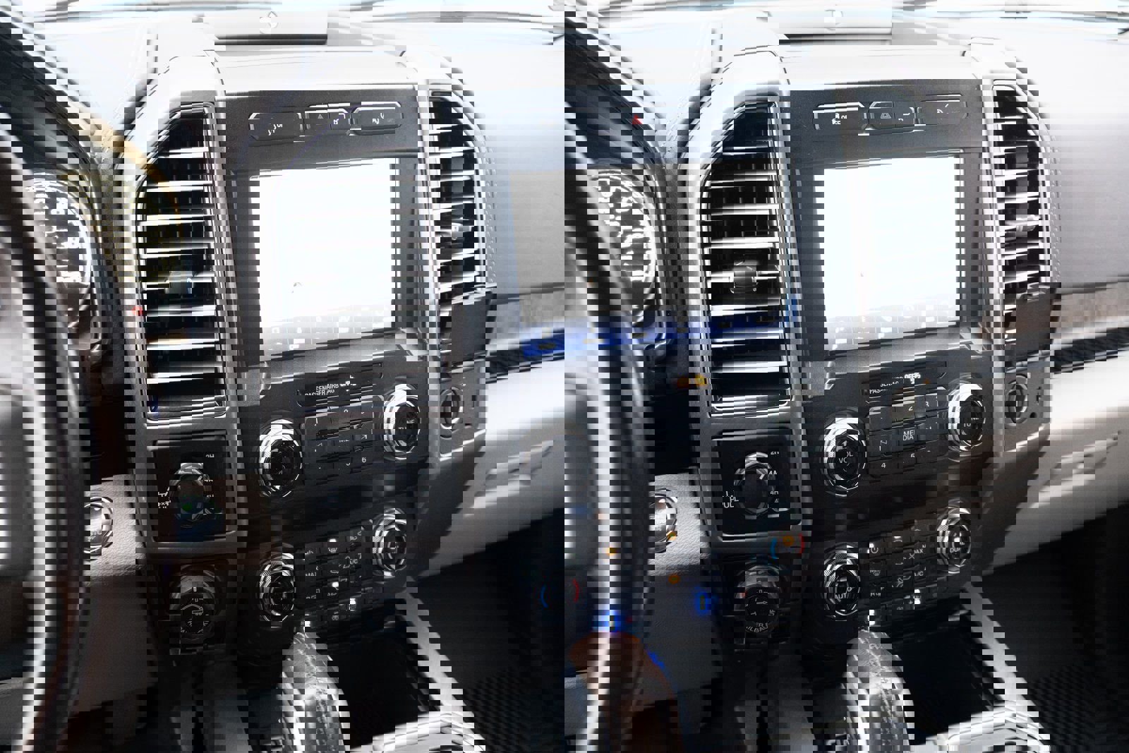 Used 2019 Ford F150 Limited image 3