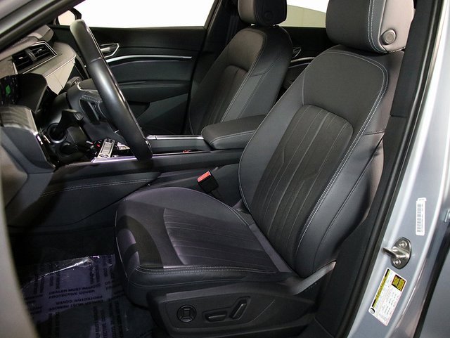 Used 2023 Audi e-tron Premium Plus w/ Premium Plus Package image 4