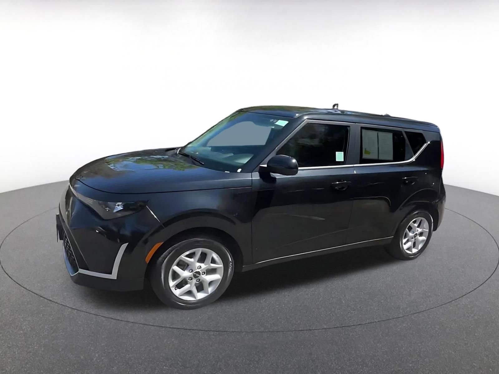 Used 2025 Kia Soul LX w/ LX Technology Package image 8