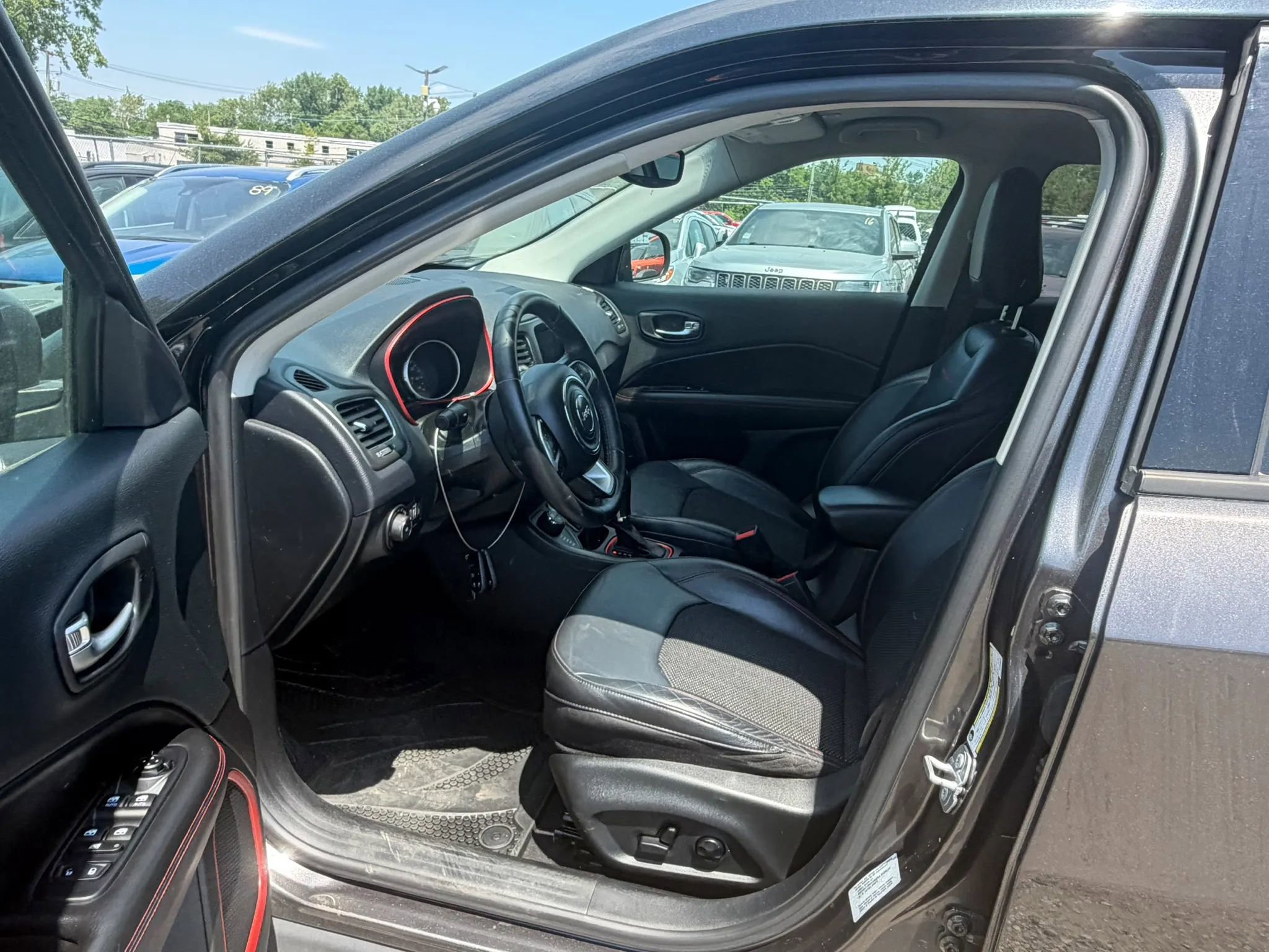 Used 2017 Jeep Compass Trailhawk w/ Popular Equipment Group AWD/4WD image 10