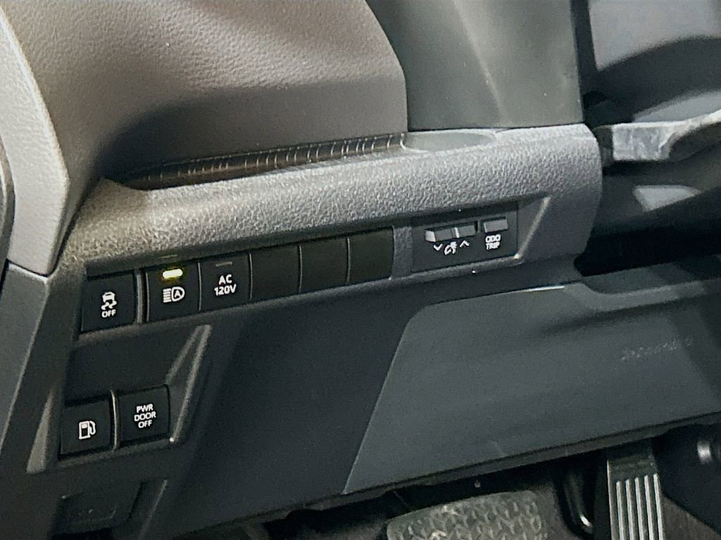 Used 2023 Toyota Sienna XLE Woodland Edition image 8