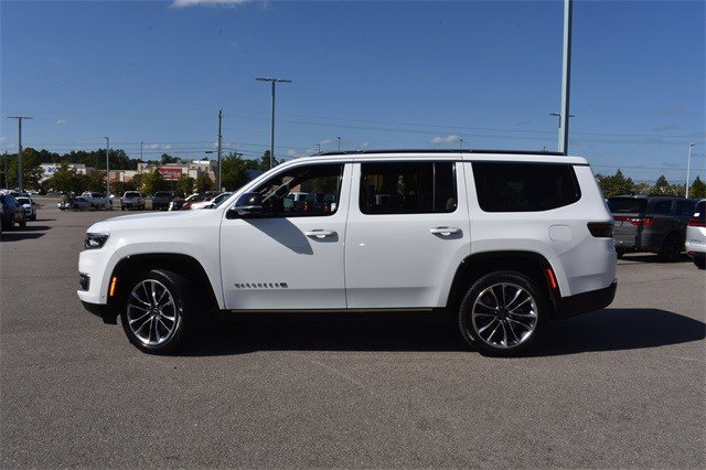 Used 2025 Jeep Wagoneer Series III w/ Premium Group I image 6