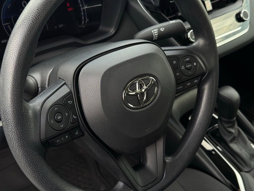 Used 2026 Toyota Corolla LE FWD image 15