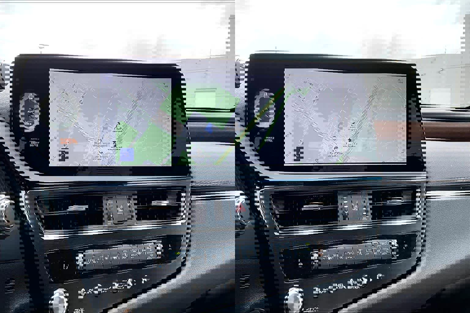 Certified 2025 Lexus ES 300h w/ Premium Package image 34