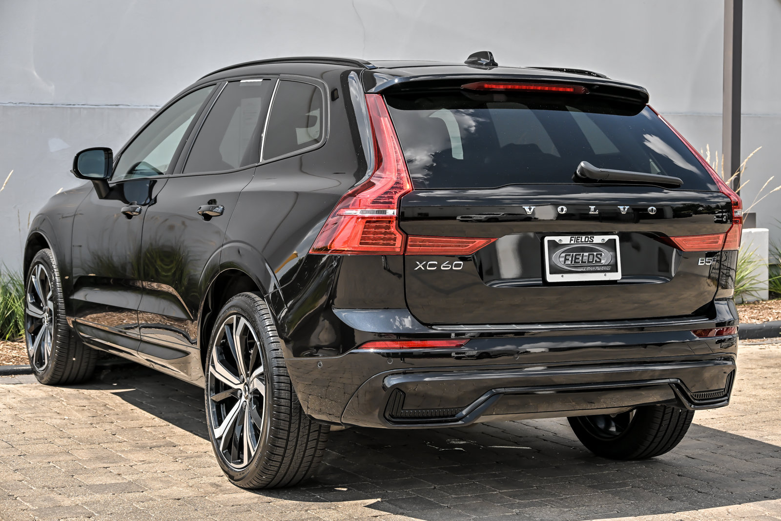Used 2025 Volvo XC60 B5 Ultra w/ Protection Package Premier AWD/4WD image 11