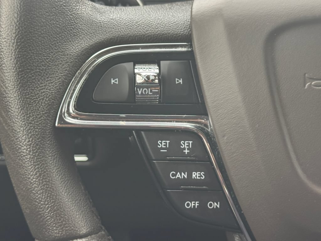 Used 2022 Lincoln Nautilus FWD w/ Premium Package image 21