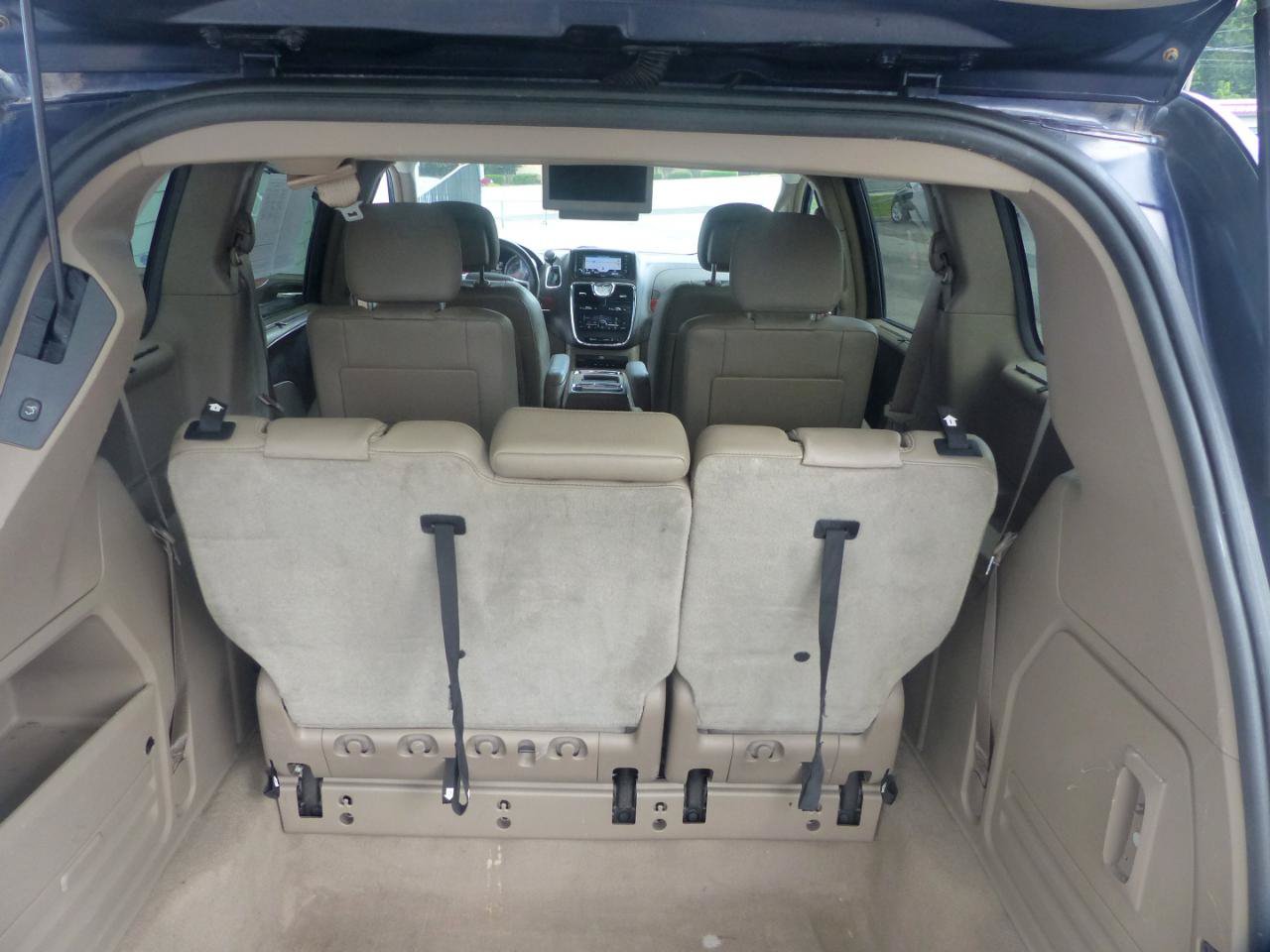 Used 2014 Chrysler Town & Country Touring-L w/ Driver Convenience Group FWD image 31