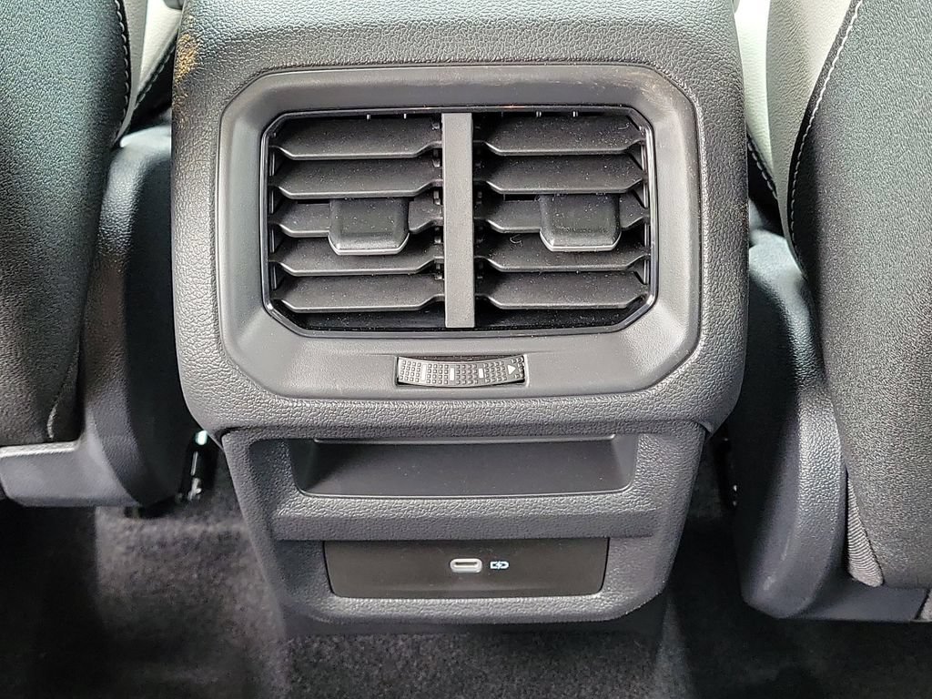 Used 2025 Volkswagen Taos SE w/ Black Wheel Package FWD image 12