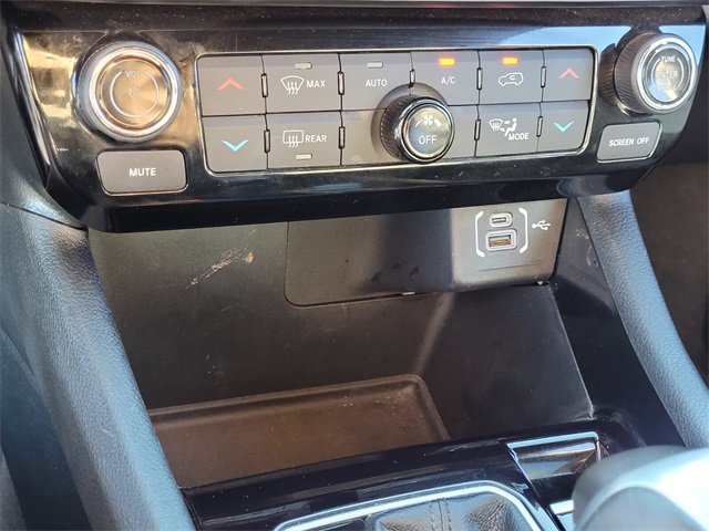 Used 2025 Jeep Compass Limited image 17