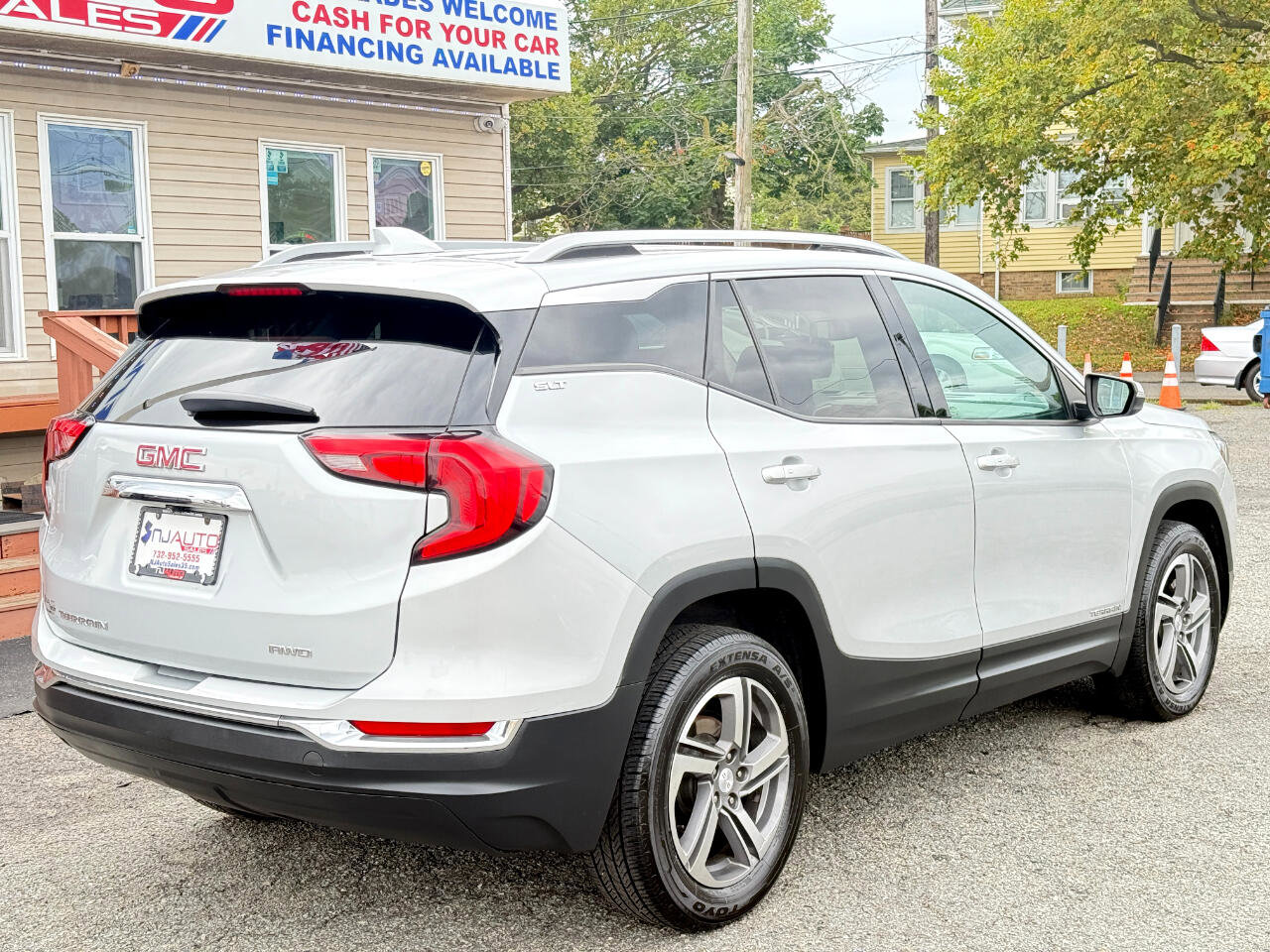 Used 2021 GMC Terrain SLT image 4