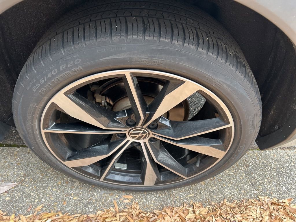 Used 2022 Volkswagen Tiguan SEL R-Line image 17