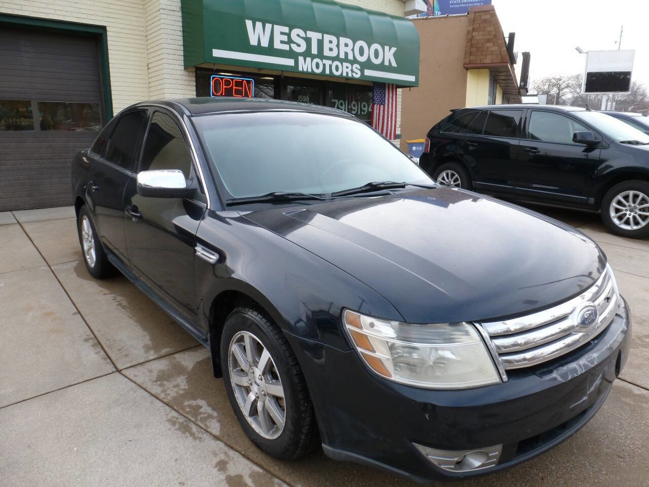 Used 2008 Ford Taurus SEL image 1