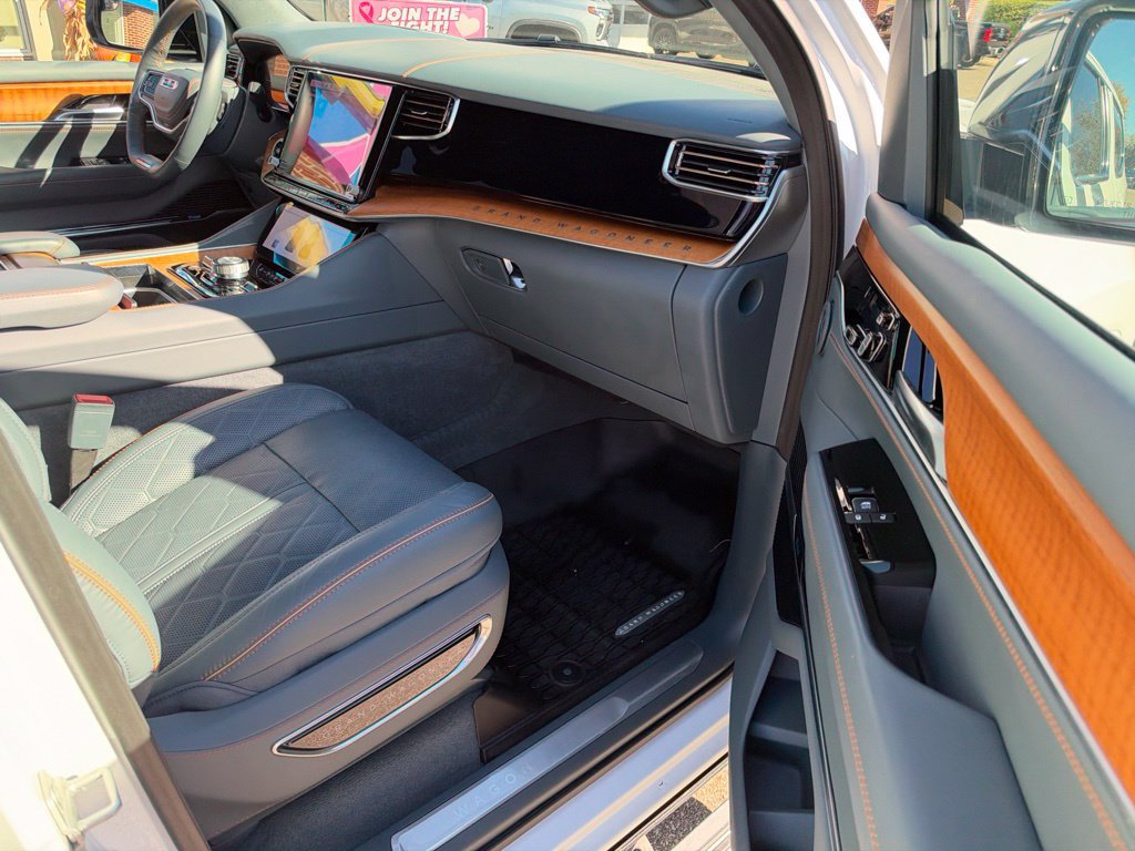 Used 2024 Jeep Grand Wagoneer Series III w/ Rear Seat Video Group 1 AWD/4WD image 61
