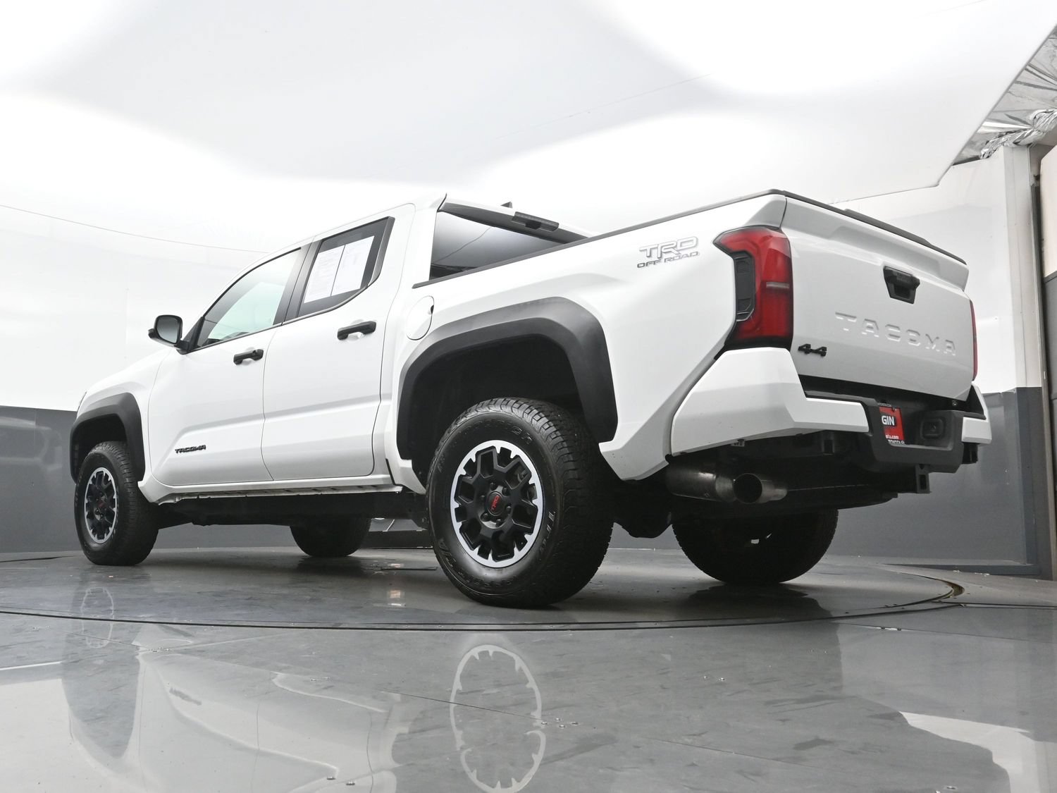 Used 2024 Toyota Tacoma TRD Off-Road AWD/4WD image 30