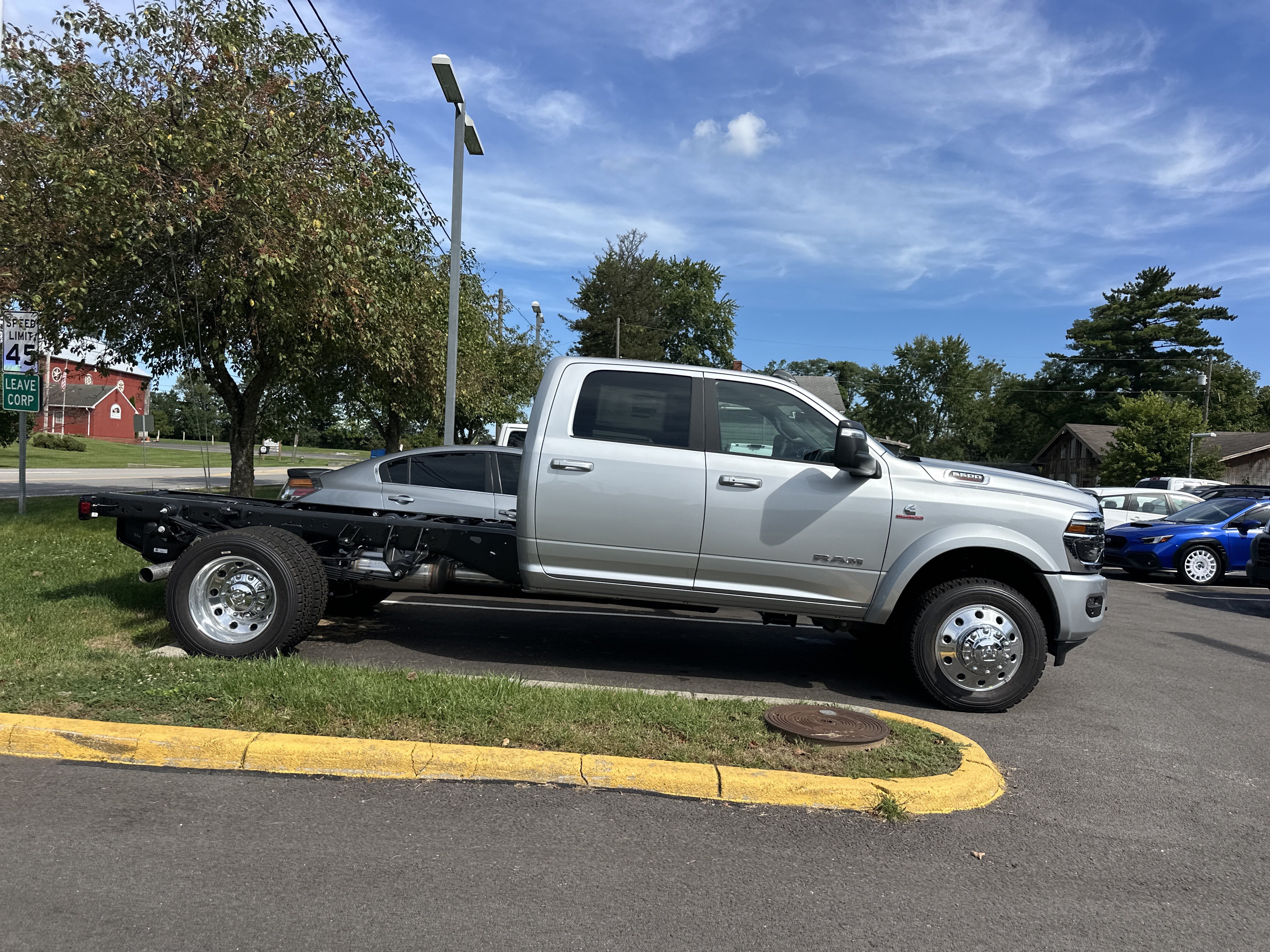 New 2027 RAM 5500 4x4 Crew Cab w/ Laramie Trim Package image 21