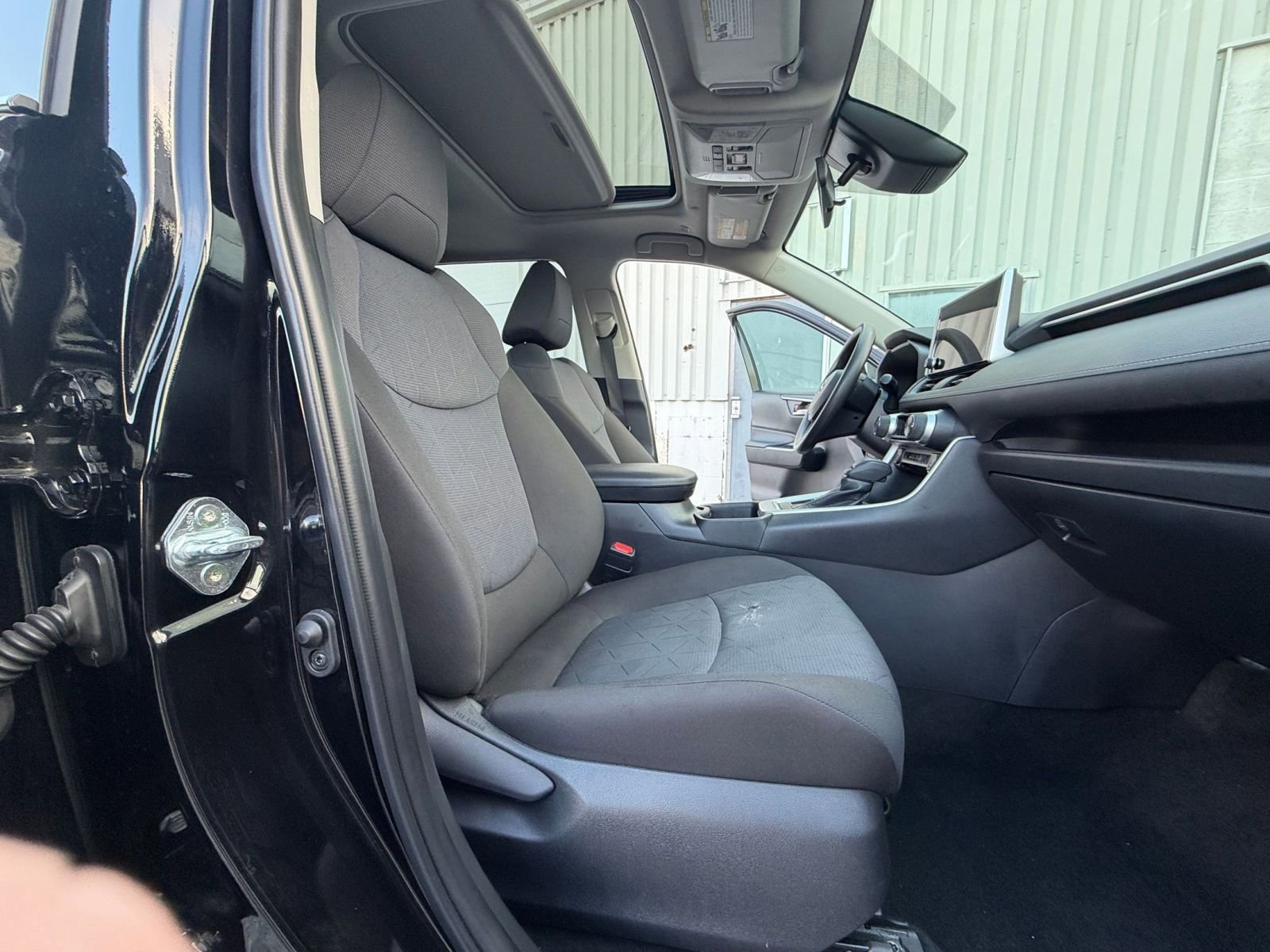 Used 2025 Toyota RAV4 XLE w/ Convenience Package image 29