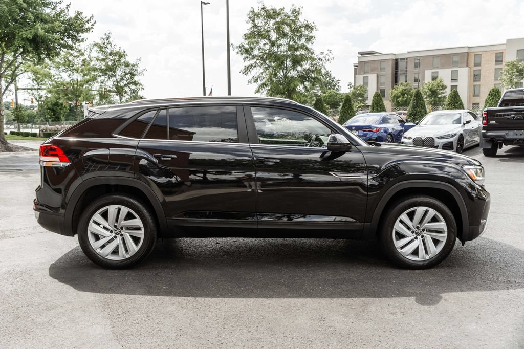 Used 2023 Volkswagen Atlas Cross Sport SE AWD/4WD image 3