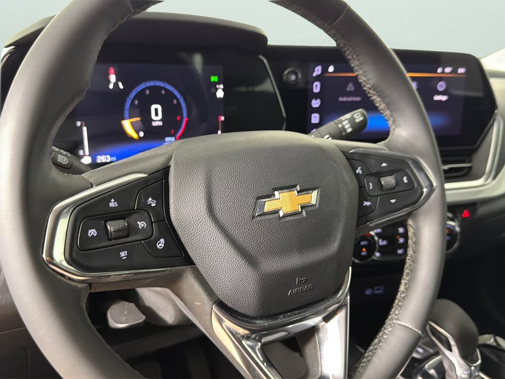 Certified 2025 Chevrolet Trax LT w/ Driver Confidence Package FWD image 24