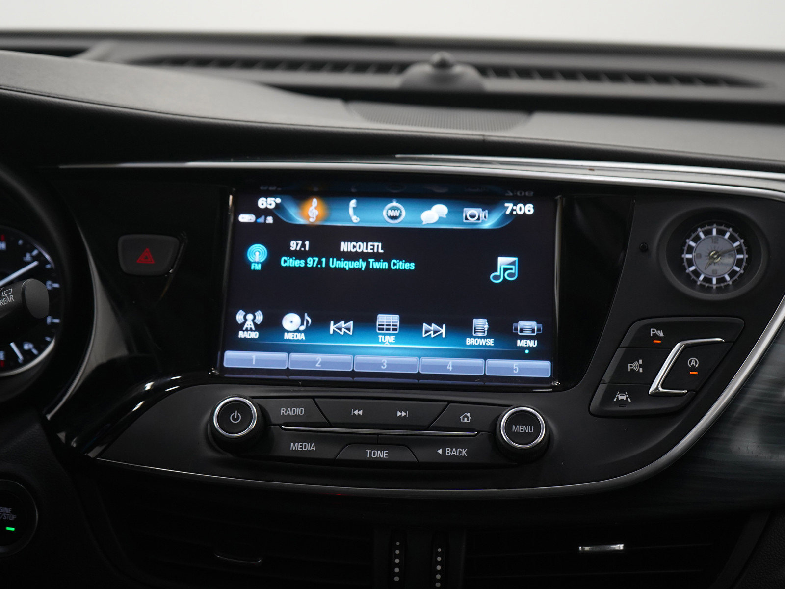 Used 2019 Buick Envision Premium w/ Driver Confidence Package image 15