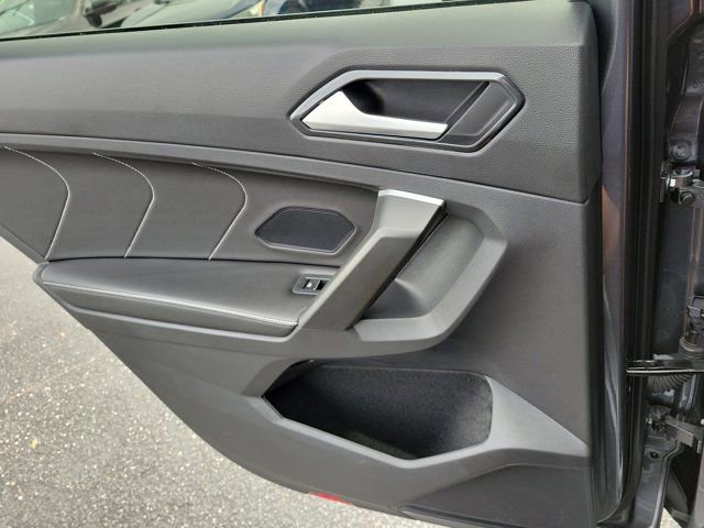 Certified 2024 Volkswagen Tiguan SE FWD image 19