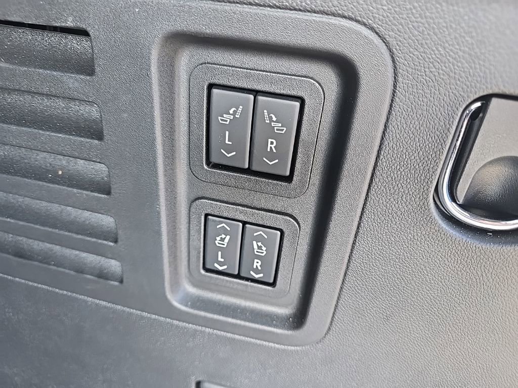 Used 2025 Chevrolet Traverse RS w/ LPO, Floor Liner Package image 7