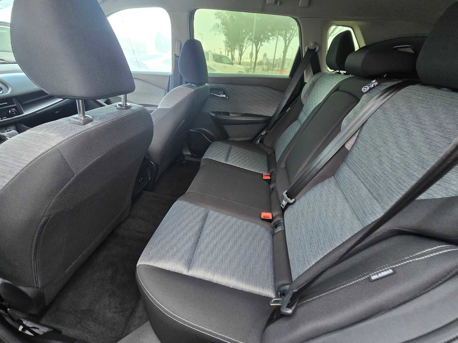 Used 2023 Nissan Rogue SV image 20