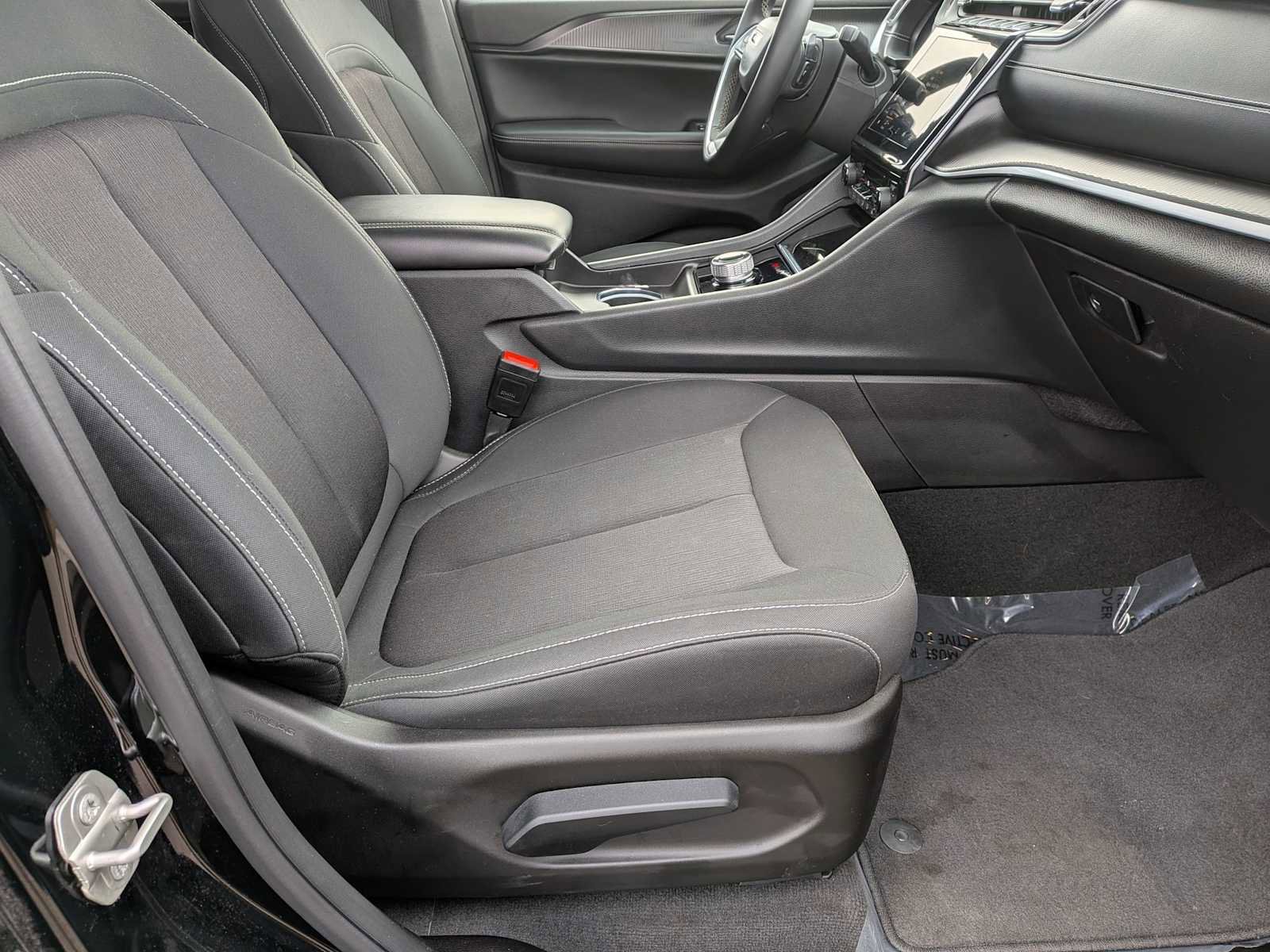 Used 2023 Jeep Grand Cherokee Laredo image 20