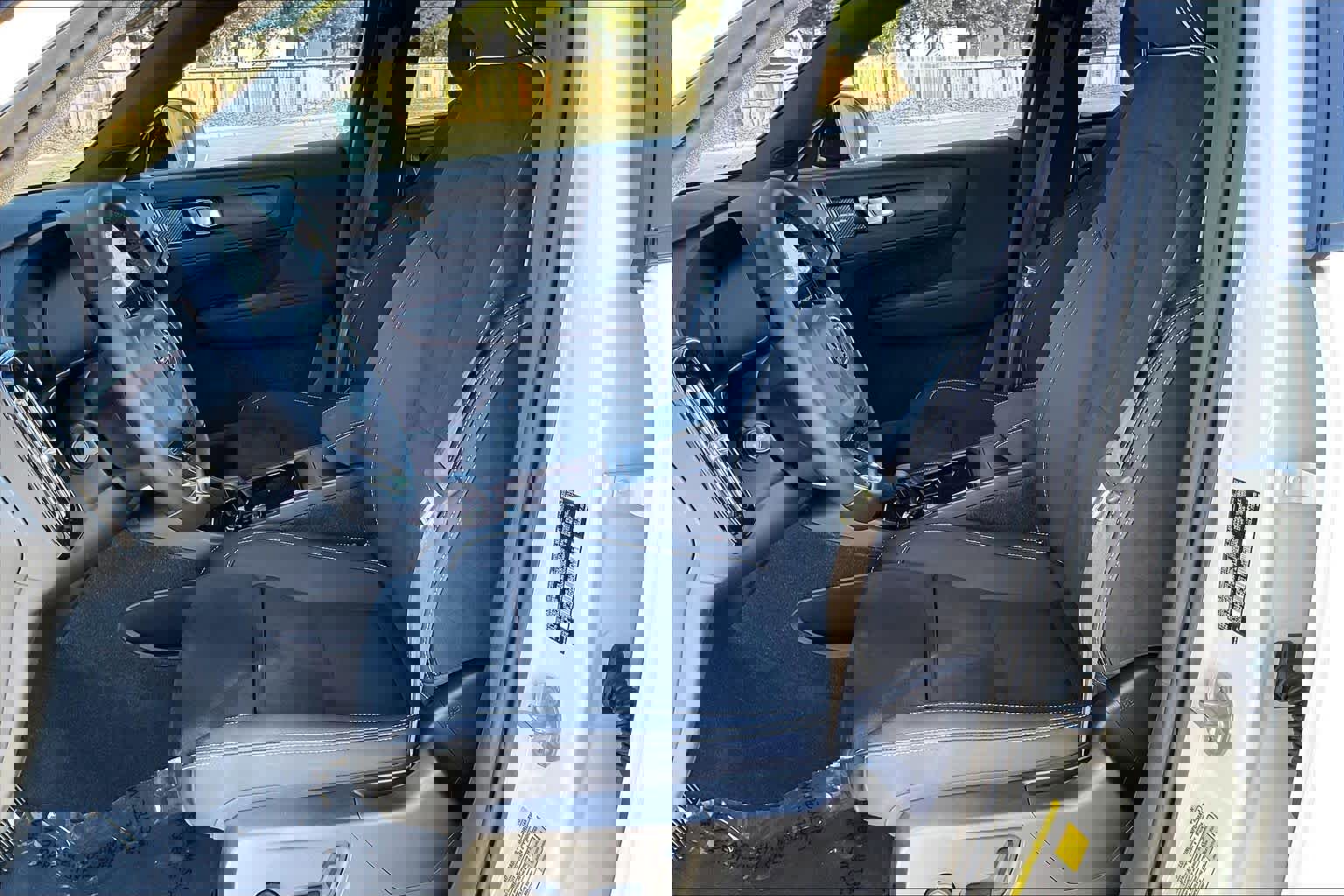 Used 2023 Volvo XC40 Recharge Ultimate w/ Protection Package Premier image 28