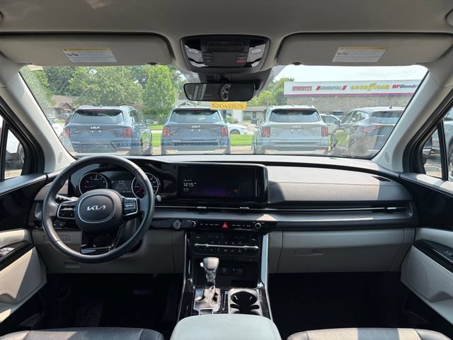 Used 2024 Kia Carnival EX FWD image 24