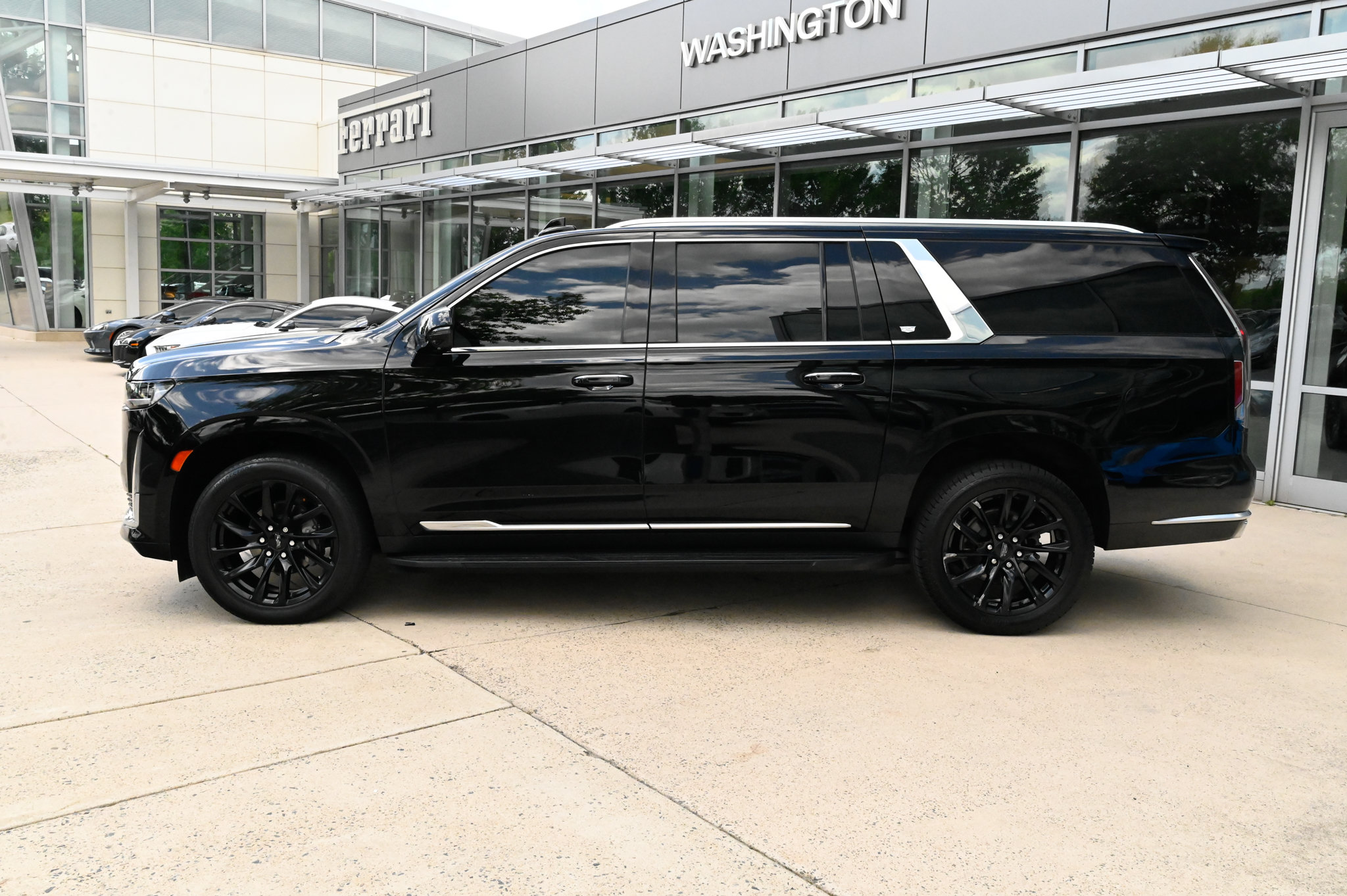 Used 2021 Cadillac Escalade ESV Premium Luxury AWD/4WD image 8