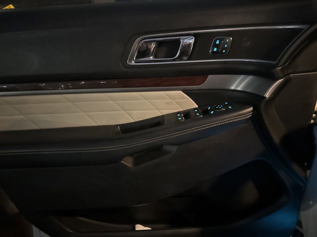Used 2017 Ford Explorer Platinum image 9