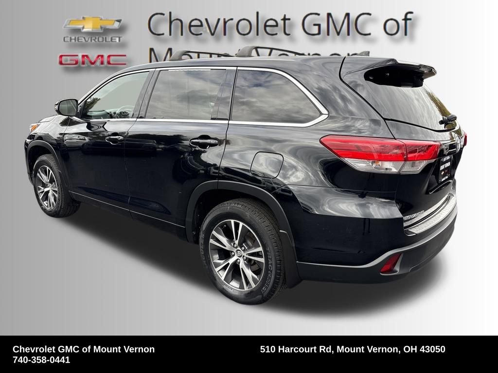 Used 2017 Toyota Highlander LE image 3