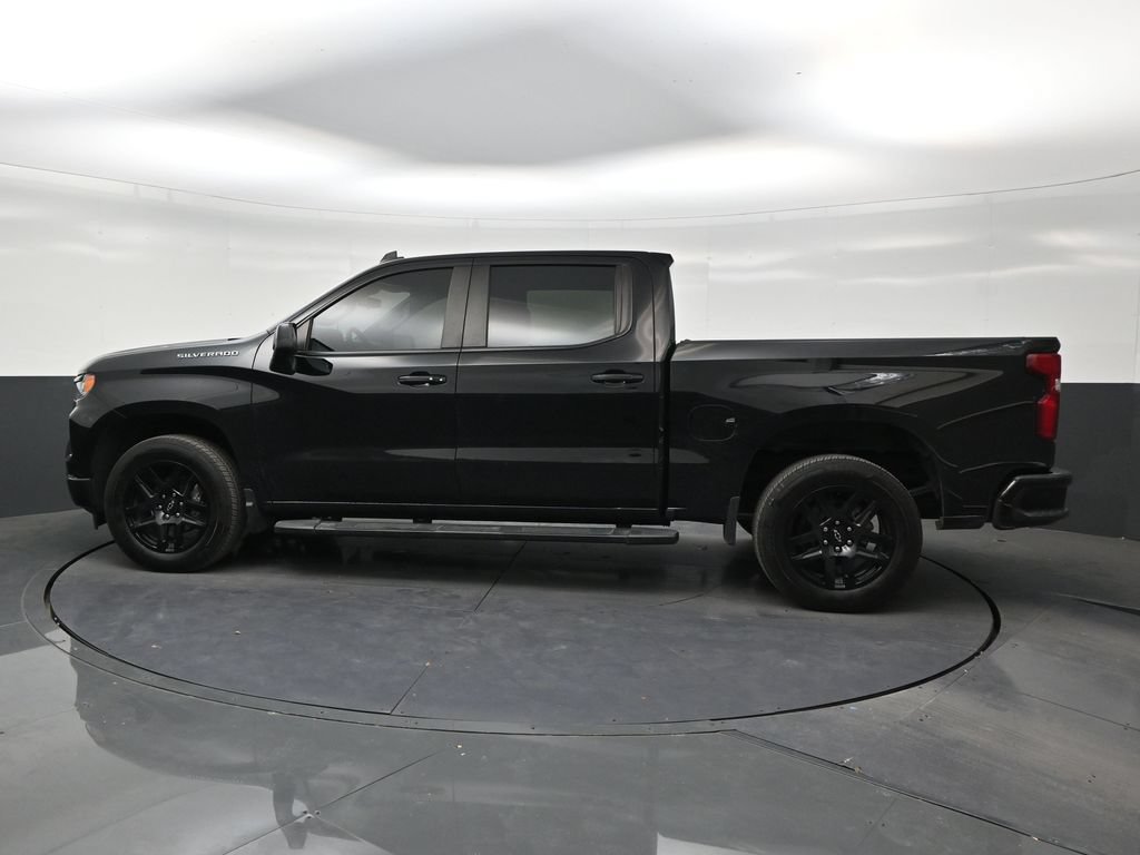 Used 2024 Chevrolet Silverado 1500 RST RWD image 2